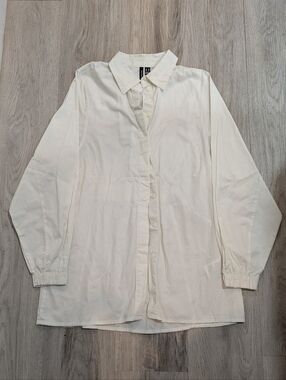 ✨3/$20✨ Vero Moda Cream Long-Sleeve Casual Button-Down Shirt - Size XS
